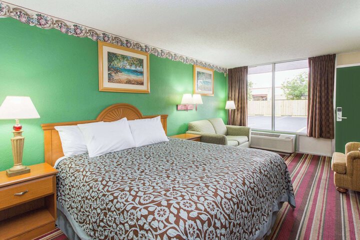 2 Queen Beds (4 of 10)