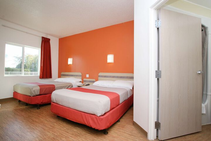 Double Room Disability Accessible (9 of 13)