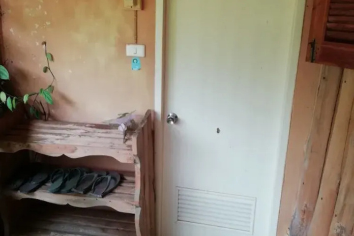 Room 13 of 20