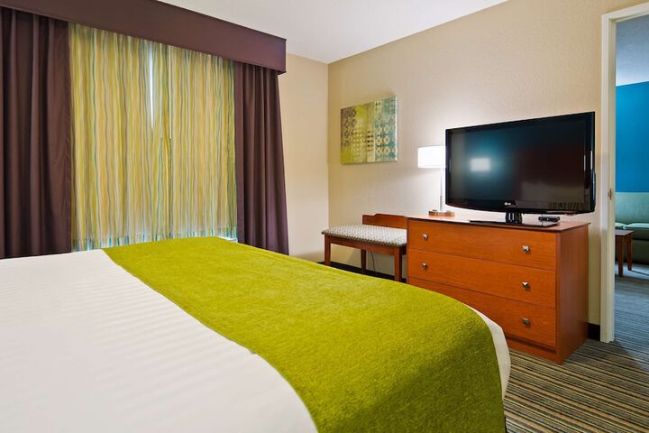 1 King Bed Microwave, Refrigerator High Speed Internet Accessible Full Breakfast (5 of 26)