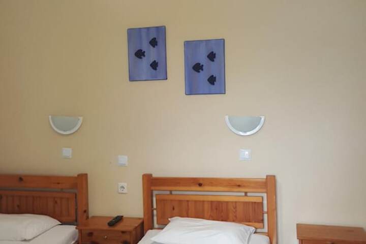 Room 9 of 36