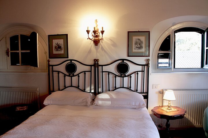 Room 9 of 38