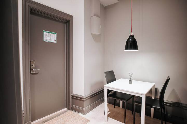 Room 82 of 108
