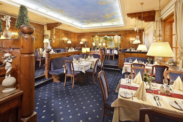 Dining 104 of 158