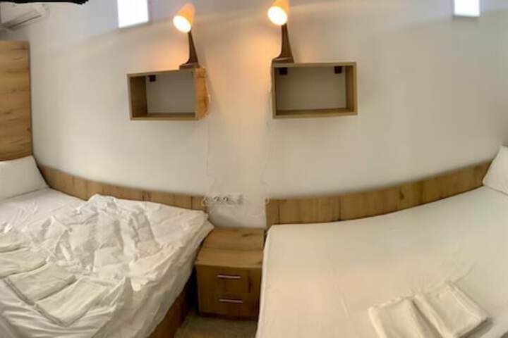 Room 12 of 35