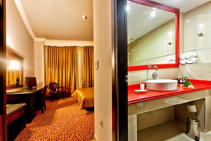 Room 14 of 48