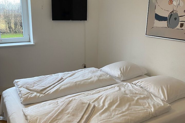 Room 6 of 16