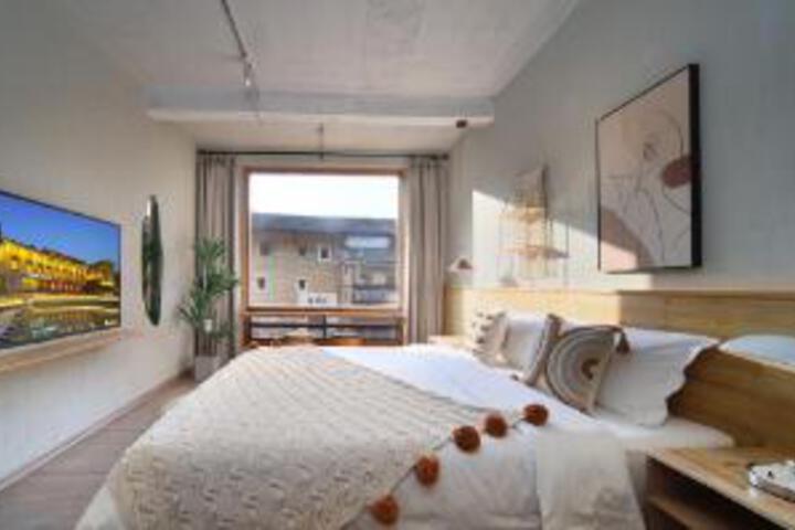 Room 10 of 11