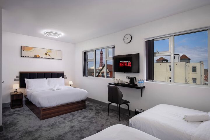 Room 11 of 27