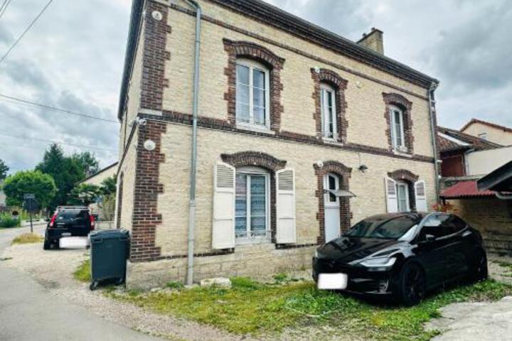 Studio 12 au Calme avec Wifi et Parking Troyes