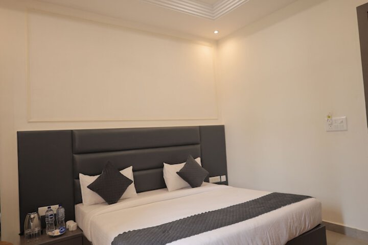 Room 13 of 24