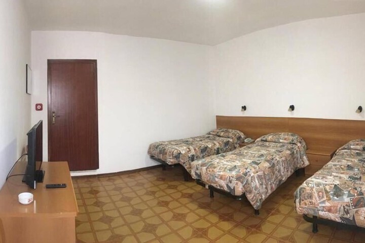 Room 16 of 32