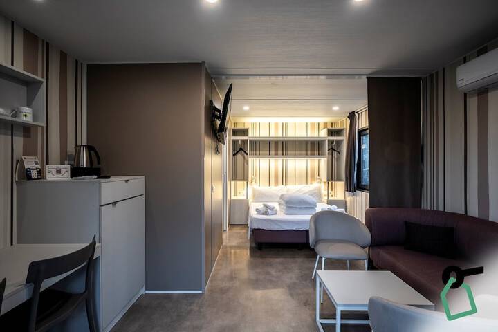 Room 9 of 42
