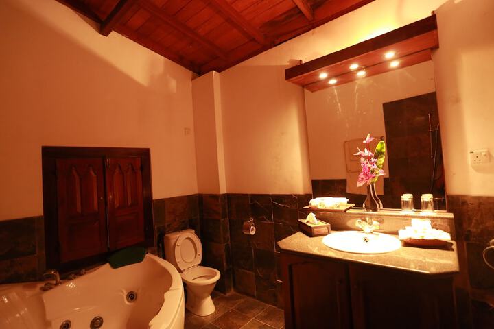 Room 10 of 33