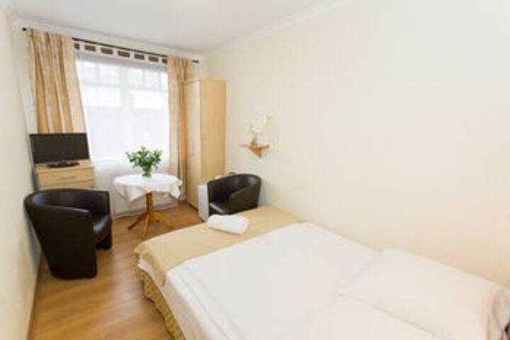Room 12 of 40