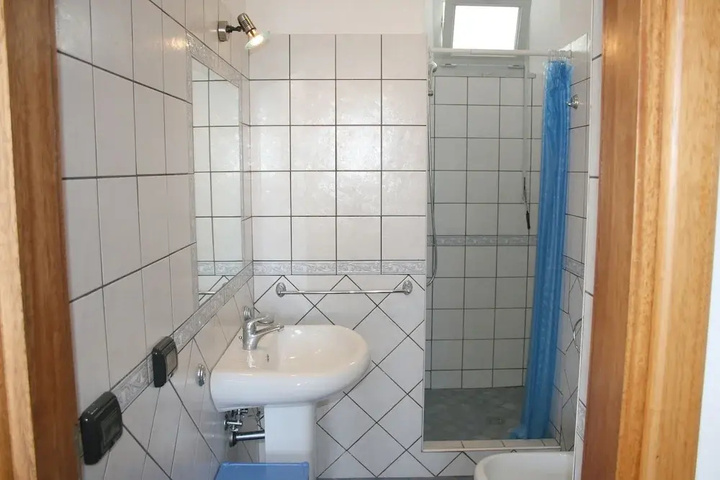 Room 6 of 13