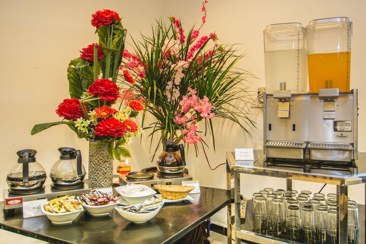 Breakfast/Coffee Service 46 of 66