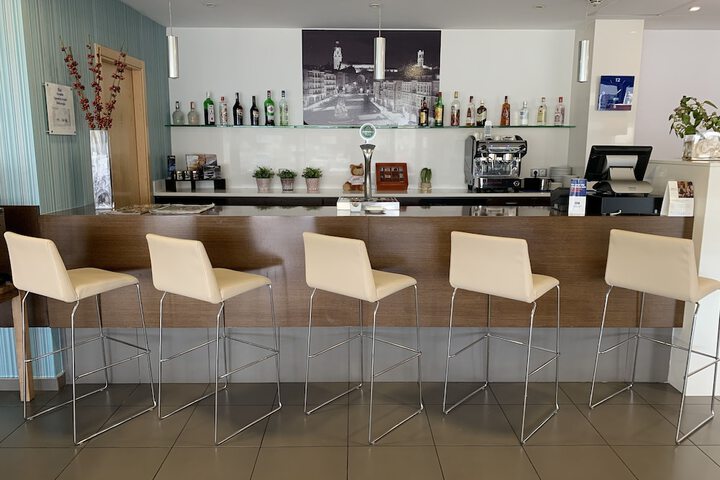 Lounge 29 of 40