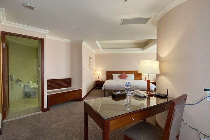 Room 32 of 77