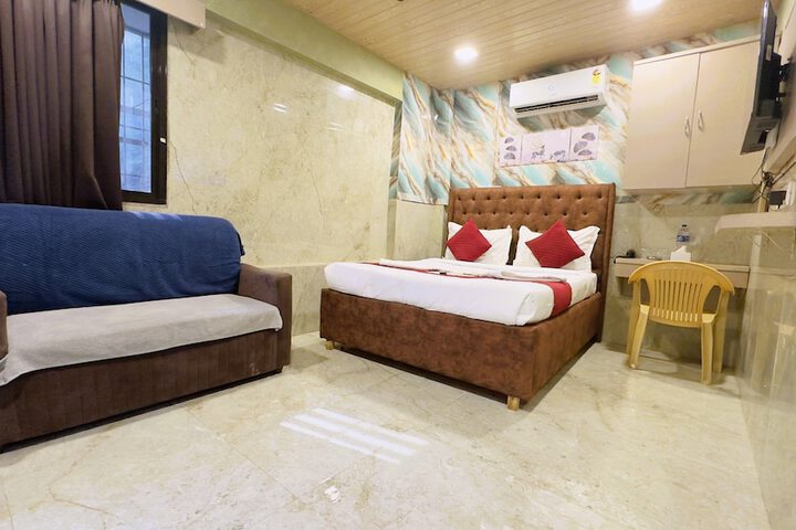Hotel Newyork by Stayzy Rooms