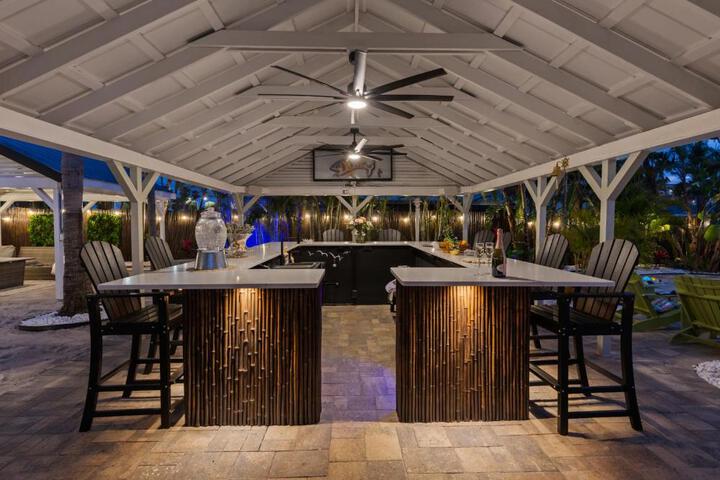 Exterior of Coconut Grove Resort Oasis