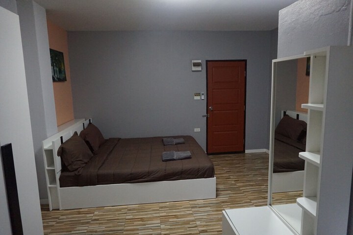 Room 4 of 61