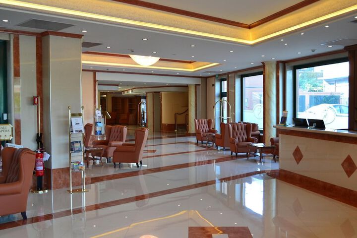 Entrance & Lobby