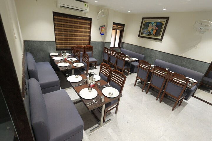Dining 104 of 136