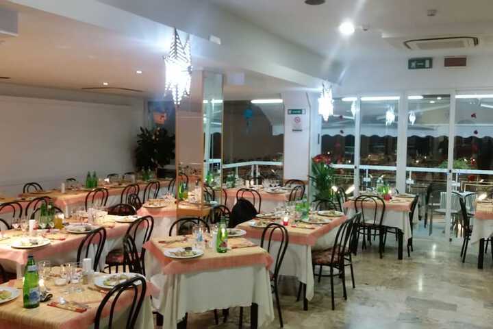 Dining 43 of 58