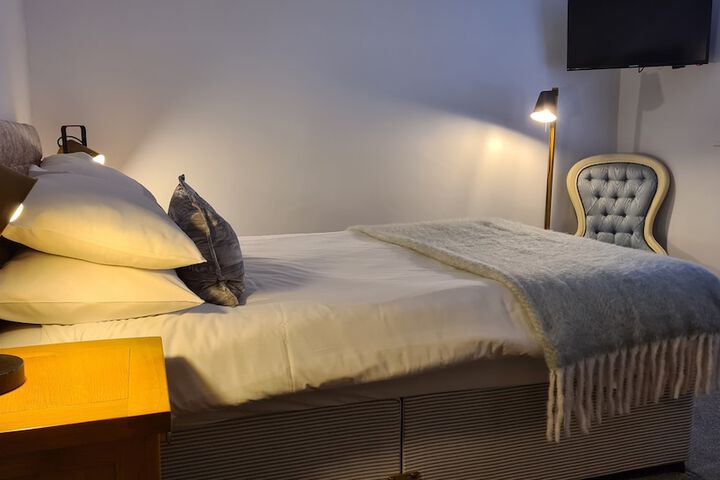 Room 4 of 15