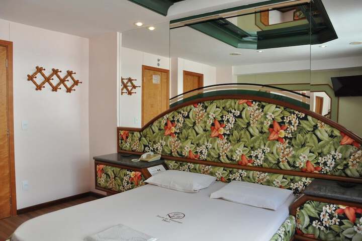 Room 21 of 34