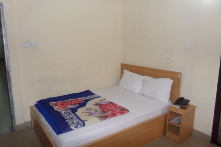Room 6 of 14