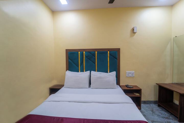 Room 5 of 16