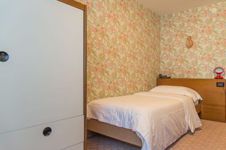 Room 16 of 54