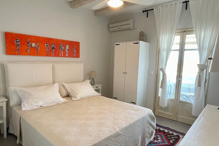 Room 6 of 84