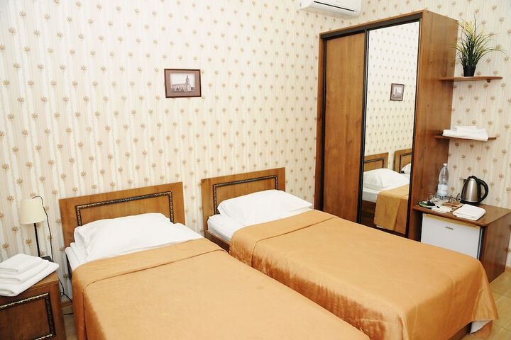 Room 27 of 60