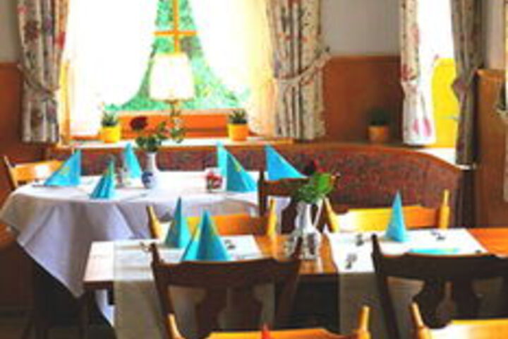 Dining 4 of 25