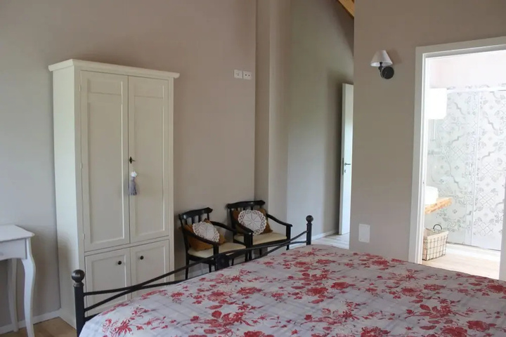Room 2 of 22