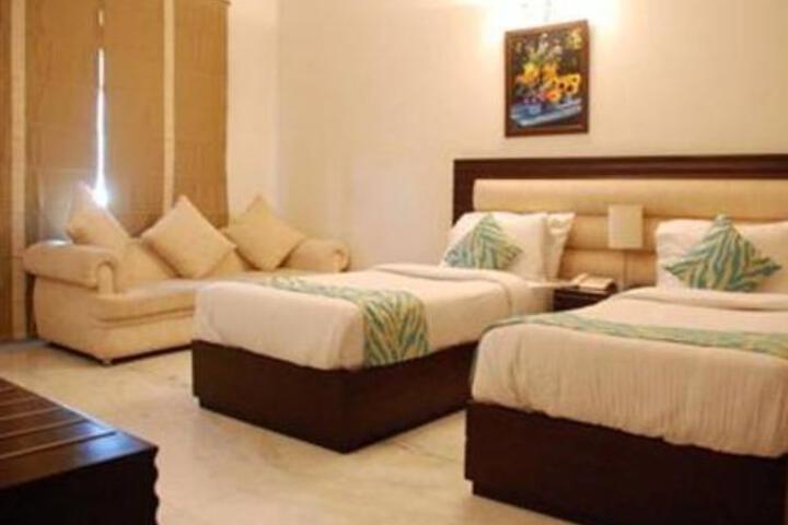 Room 4 of 5