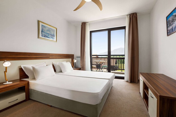 Room 27 of 181