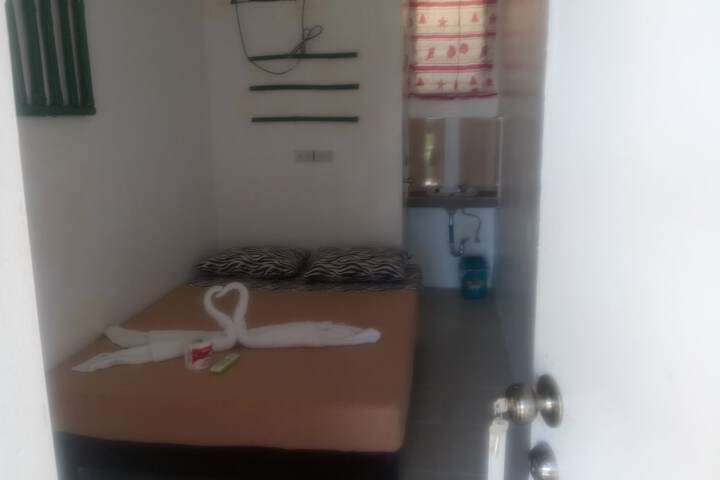 Room 8 of 33