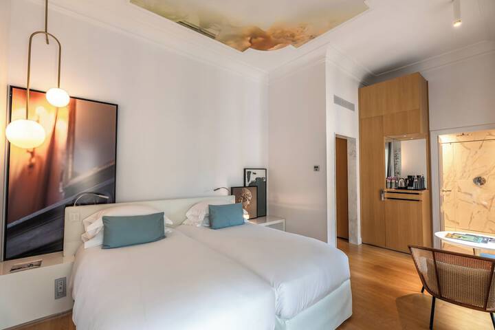 Room 46 of 255