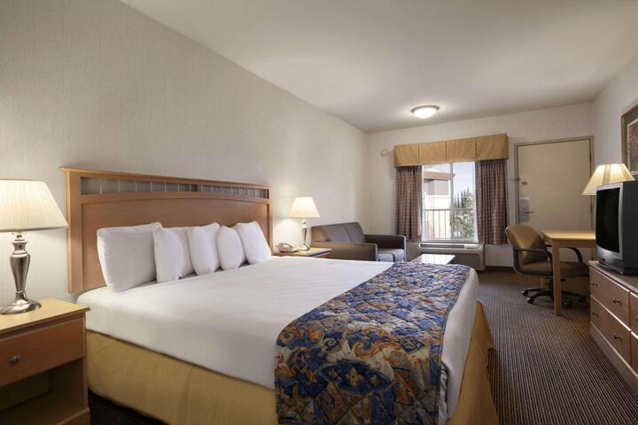 1 King Bed (1 of 7)