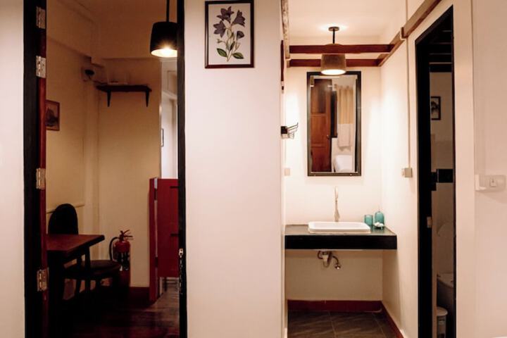 Room 3 of 28