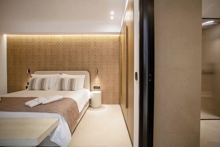 Room 33 of 103