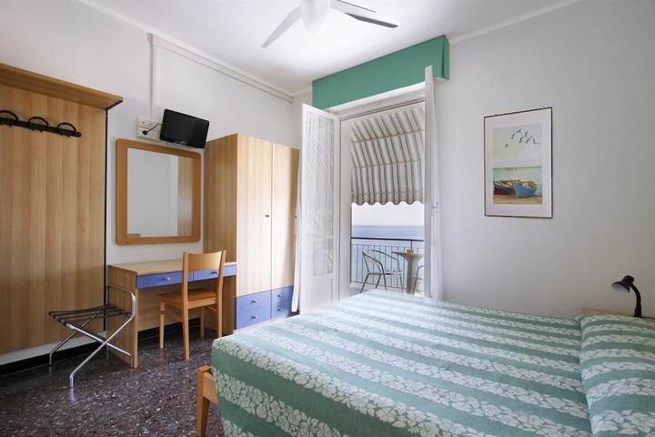 Room 11 of 22