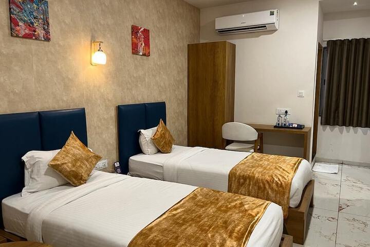 Room 6 of 20