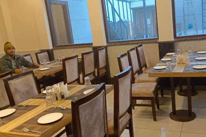 Dining 5 of 9