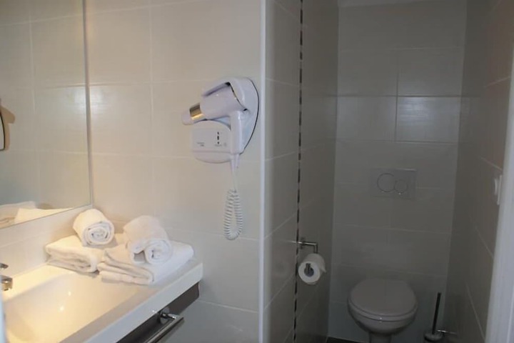 Room 16 of 31