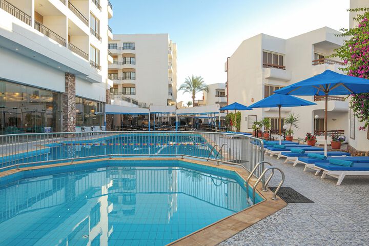 Hotel Pool